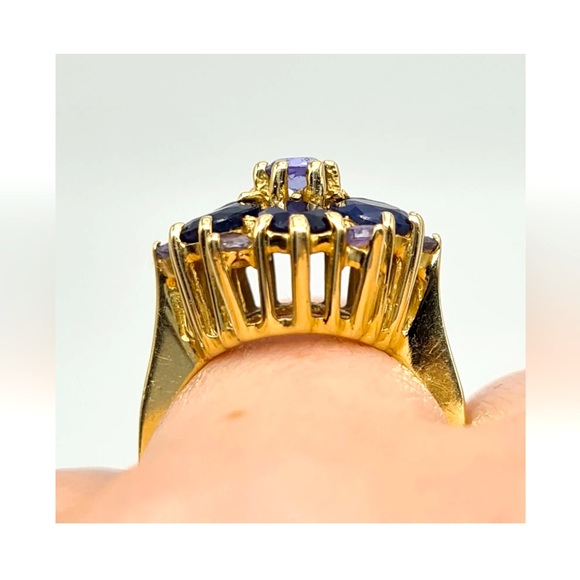 Vintage 14K Yellow Gold Sapphire Flower Cocktail Statement Ring Size 6 - Picture 2 of 9